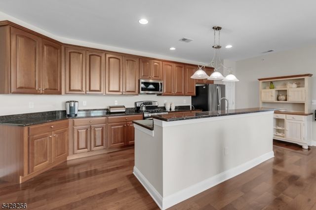 284 Victoria Drive 284, Bridgewater Twp., NJ 08807