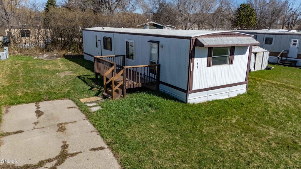 1200 Pioneer Trail, Mandan, ND 58554