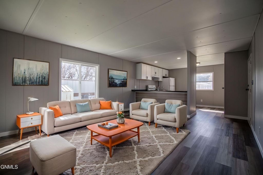 1200 Pioneer Trail, Mandan, ND 58554 photo 2