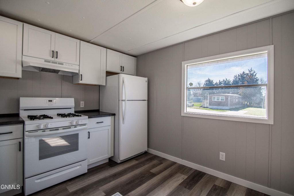 1200 Pioneer Trail, Mandan, ND 58554 photo 3