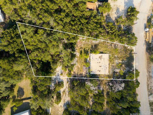 651 VALLEY RDG, Canyon Lake, TX 78133