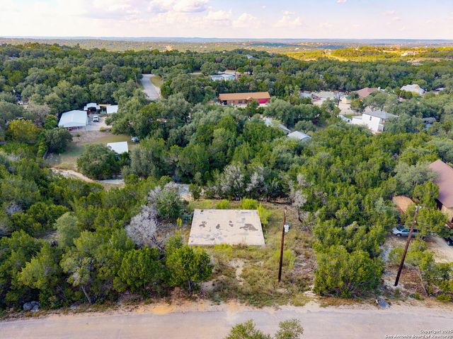 651 VALLEY RDG, Canyon Lake, TX 78133