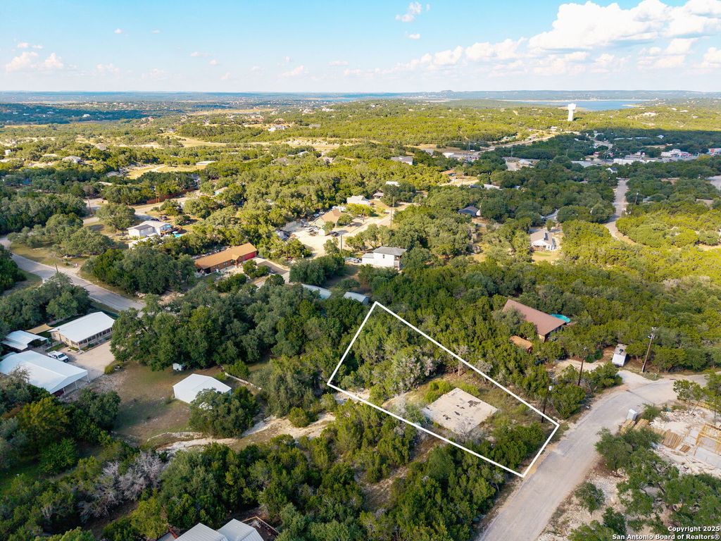 651 VALLEY RDG, Canyon Lake, TX 78133