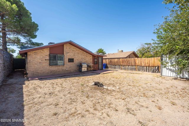 1883 Bridger Avenue, Las Cruces, NM 88001