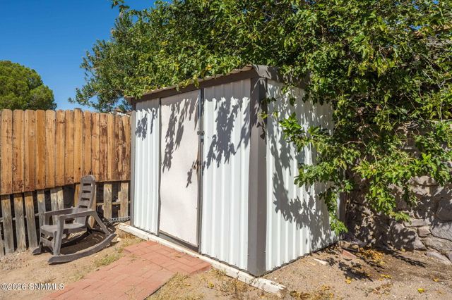 1883 Bridger Avenue, Las Cruces, NM 88001