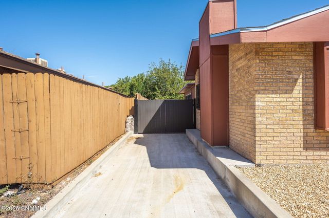 1883 Bridger Avenue, Las Cruces, NM 88001