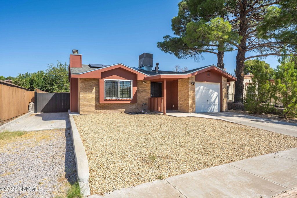 1883 Bridger Avenue, Las Cruces, NM 88001