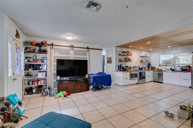 1709 Shadow Mountain Place, Las Vegas, NV 89108