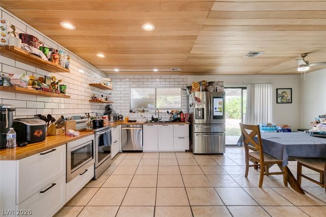 1709 Shadow Mountain Place, Las Vegas, NV 89108