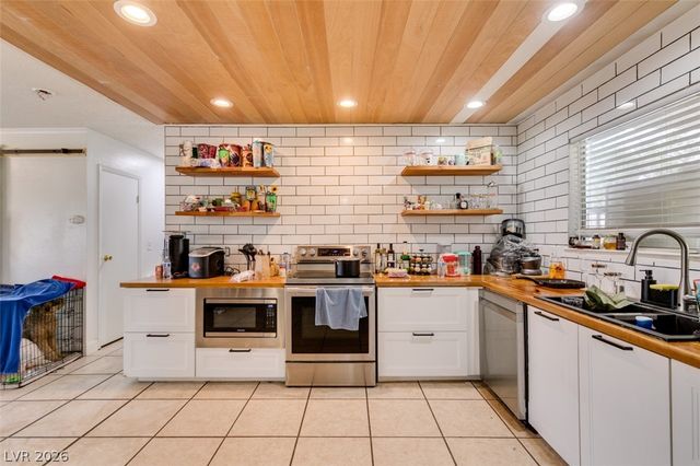 1709 Shadow Mountain Place, Las Vegas, NV 89108