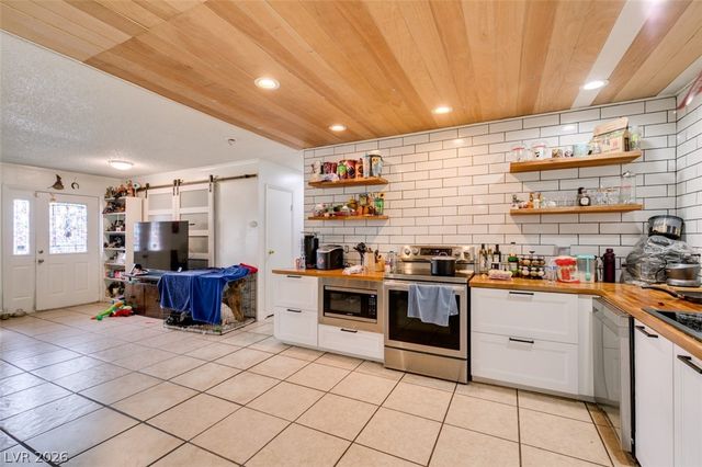 1709 Shadow Mountain Place, Las Vegas, NV 89108