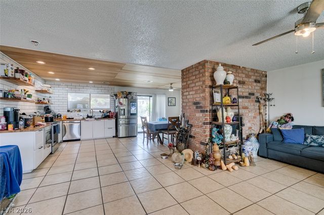 1709 Shadow Mountain Place, Las Vegas, NV 89108