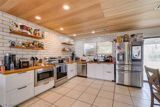 1709 Shadow Mountain Place, Las Vegas, NV 89108