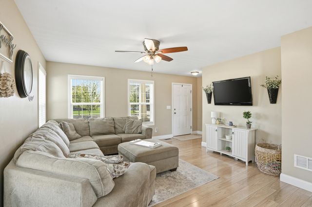 688 Village Parkway, Lowell, IN 46356