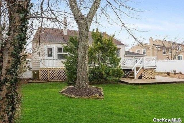 587 S Bayview Avenue, Freeport, NY 11520