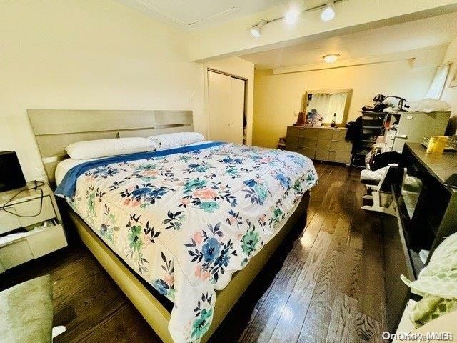 587 S Bayview Avenue, Freeport, NY 11520