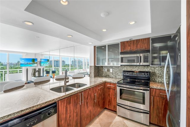 400 S Pointe Dr 505, Miami Beach, FL 33139