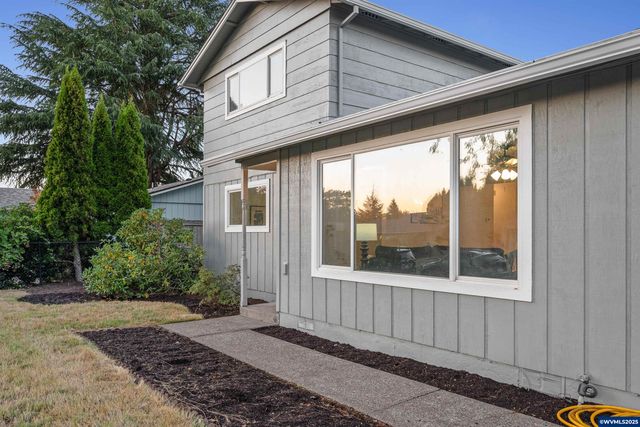4276 Amherst Ct NE, Salem, OR 97305