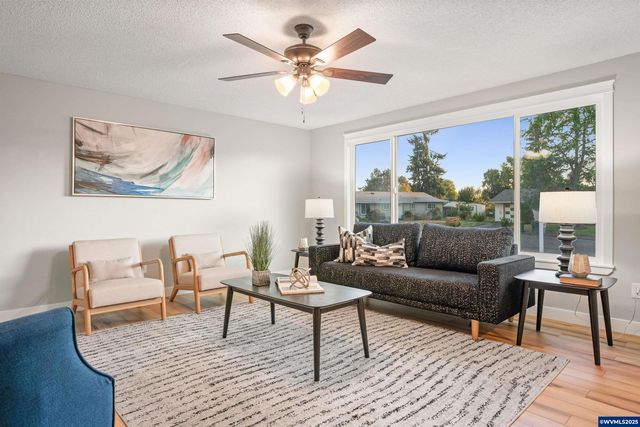 4276 Amherst Ct NE, Salem, OR 97305