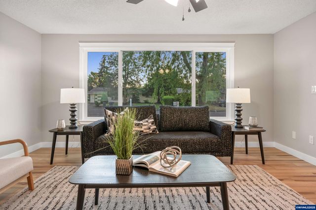 4276 Amherst Ct NE, Salem, OR 97305