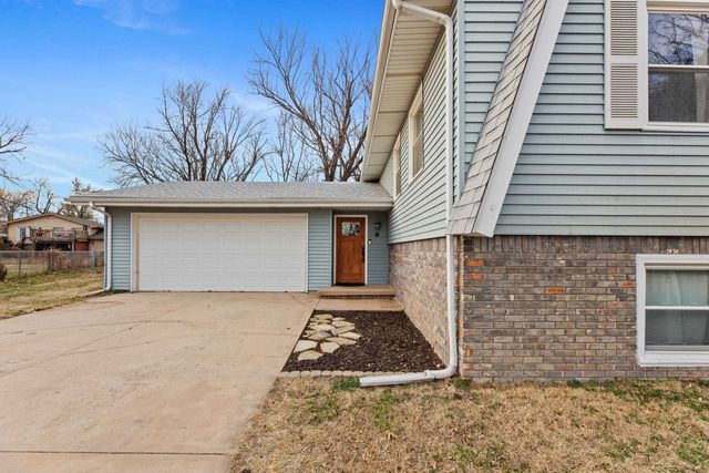 6 N Breeze Ct, Valley Center, KS 67147