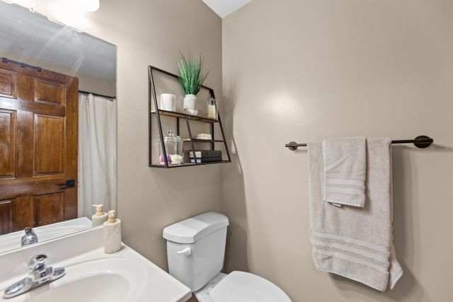 6 N Breeze Ct, Valley Center, KS 67147