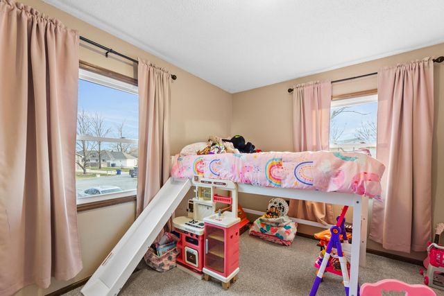 6 N Breeze Ct, Valley Center, KS 67147