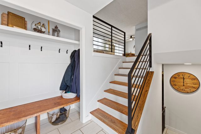 6 N Breeze Ct, Valley Center, KS 67147