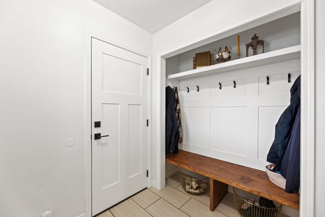 6 N Breeze Ct, Valley Center, KS 67147