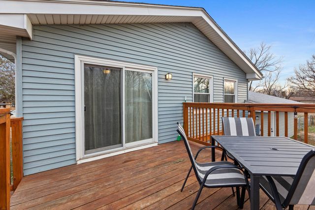 6 N Breeze Ct, Valley Center, KS 67147