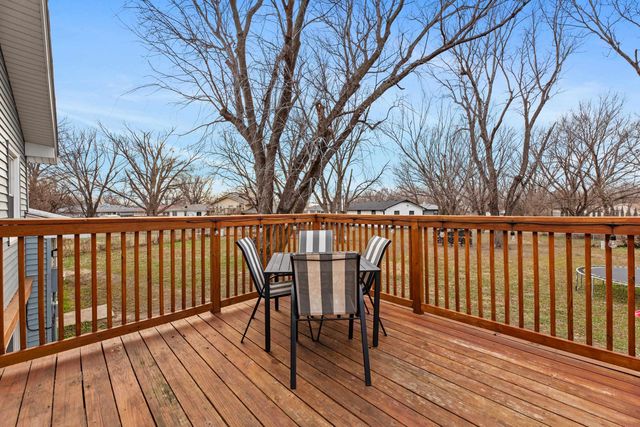 6 N Breeze Ct, Valley Center, KS 67147