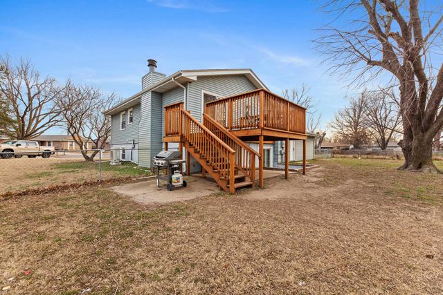 6 N Breeze Ct, Valley Center, KS 67147