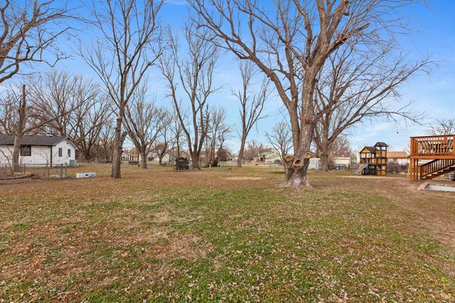 6 N Breeze Ct, Valley Center, KS 67147