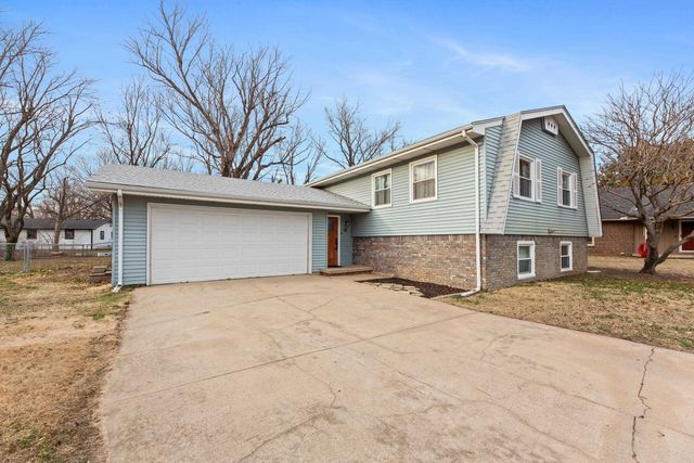 6 N Breeze Ct, Valley Center, KS 67147