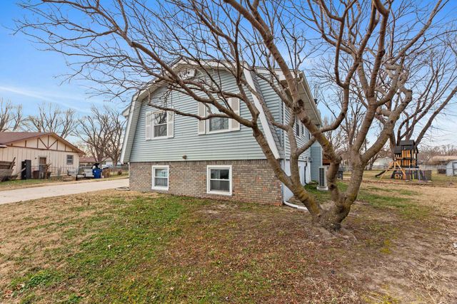 6 N Breeze Ct, Valley Center, KS 67147