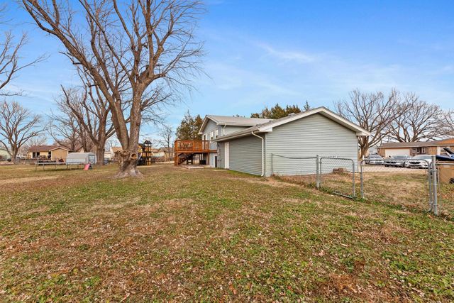 6 N Breeze Ct, Valley Center, KS 67147