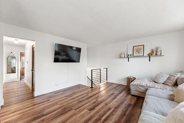 6 N Breeze Ct, Valley Center, KS 67147