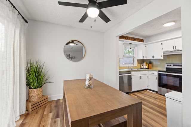 6 N Breeze Ct, Valley Center, KS 67147