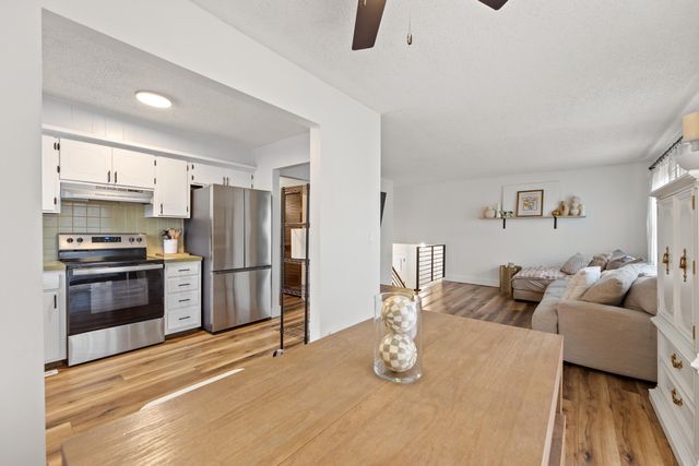 6 N Breeze Ct, Valley Center, KS 67147