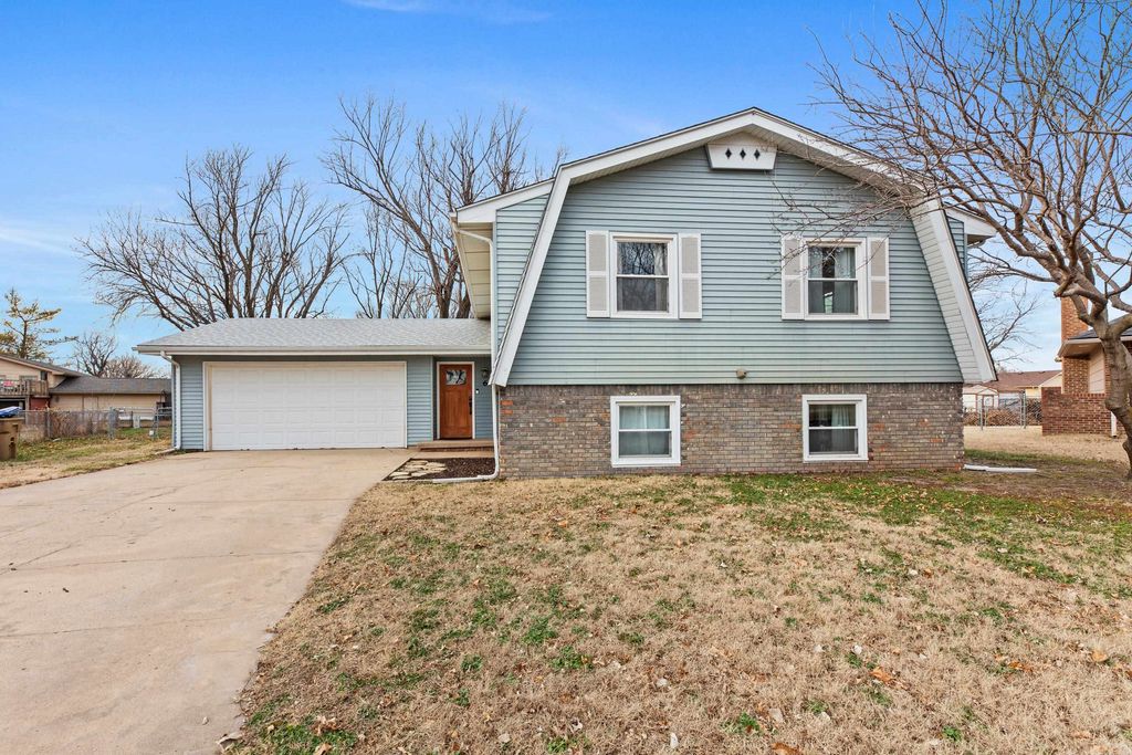 6 N Breeze Ct, Valley Center, KS 67147