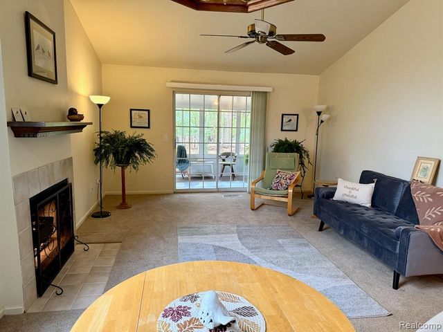 39353 Armstrong Lane, Westland, MI 48185