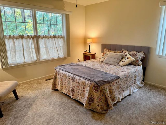 39353 Armstrong Lane, Westland, MI 48185