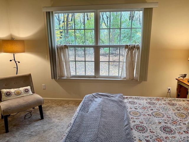 39353 Armstrong Lane, Westland, MI 48185