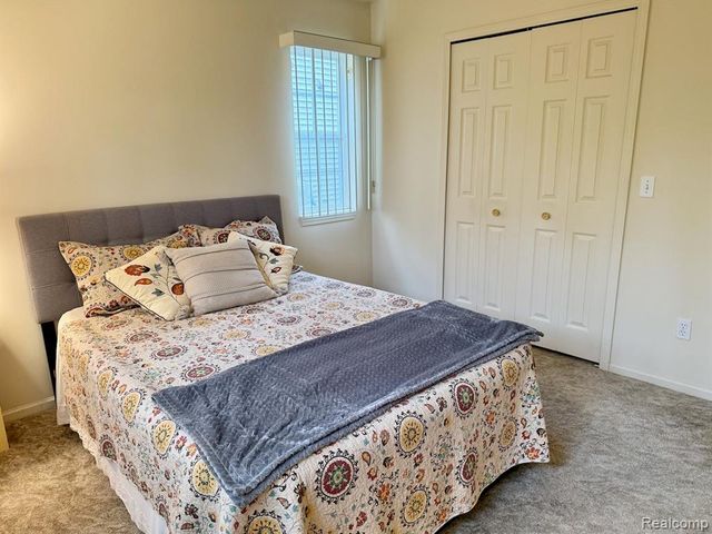 39353 Armstrong Lane, Westland, MI 48185