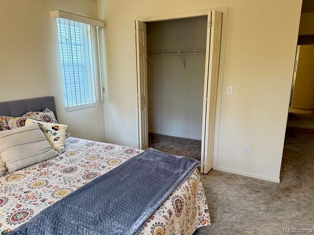 39353 Armstrong Lane, Westland, MI 48185