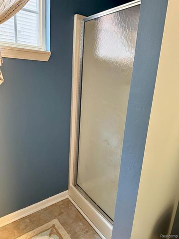 39353 Armstrong Lane, Westland, MI 48185