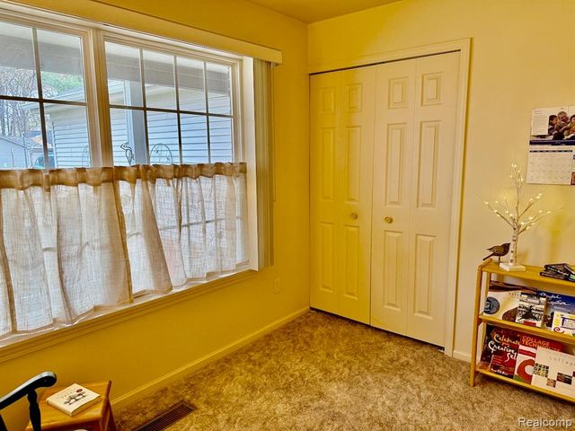 39353 Armstrong Lane, Westland, MI 48185