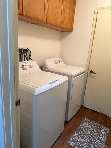 39353 Armstrong Lane, Westland, MI 48185