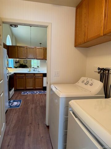 39353 Armstrong Lane, Westland, MI 48185