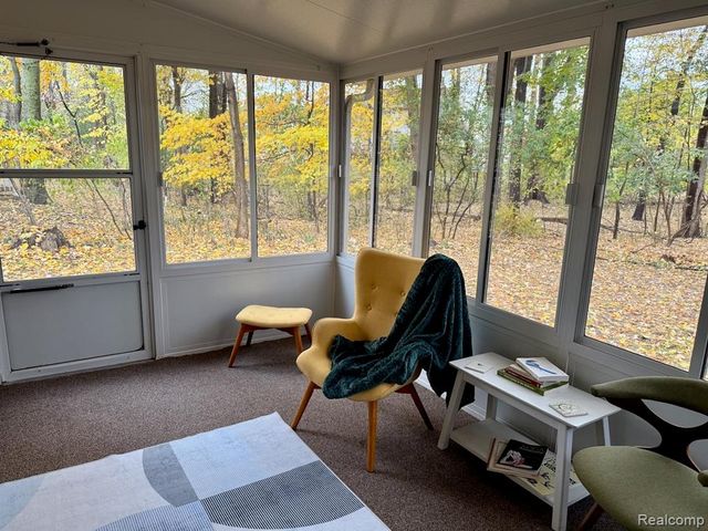 39353 Armstrong Lane, Westland, MI 48185